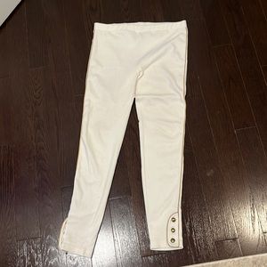 Lightweight perfect summer leggings from Lauren Ralph Lauren with gold touches.